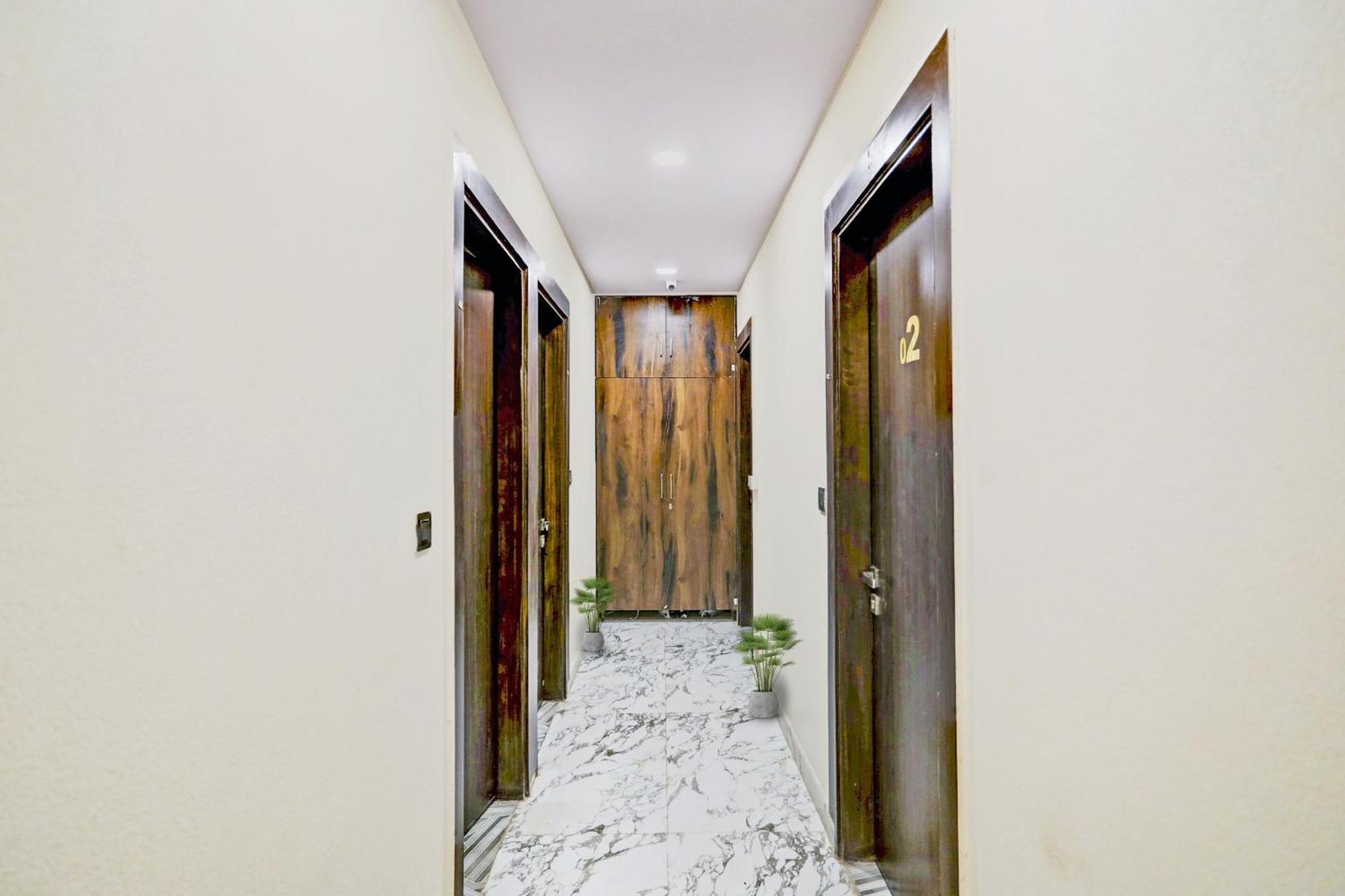 Hotel O Royal Lotus Stay Near Ip Extension Metro Station New Delhi Exterior photo