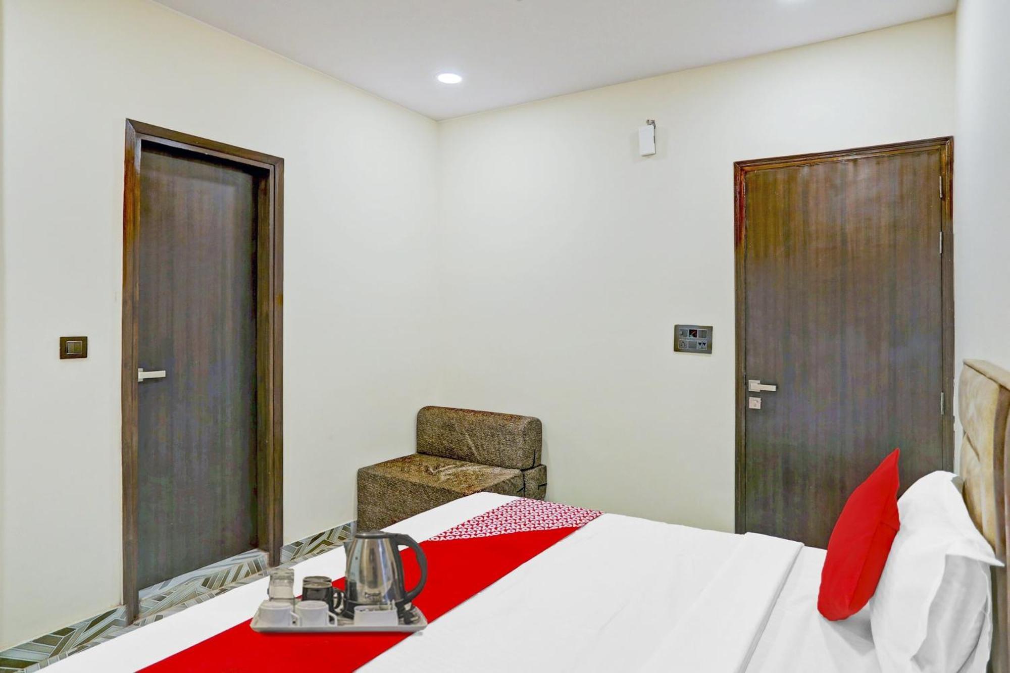 Hotel O Royal Lotus Stay Near Ip Extension Metro Station New Delhi Exterior photo